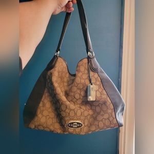 Coach edie signiture shoulder bag USED. Tan and brown. Leather.